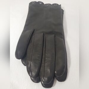 Great Condition Kate Spade Black Kid Leather Scalloped Gloves w/ Silver Accents
